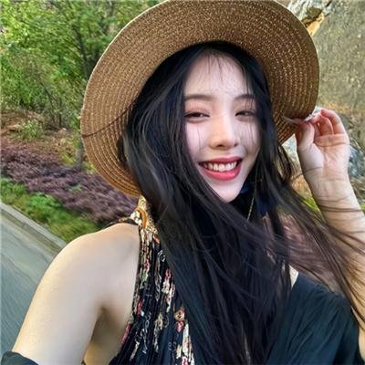 随盲柳入眠的女人